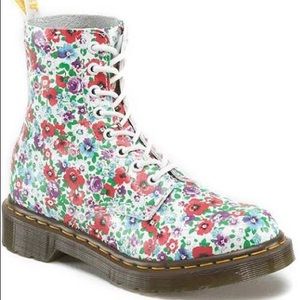 Dr. Martens Women's pascal boot (black laces)